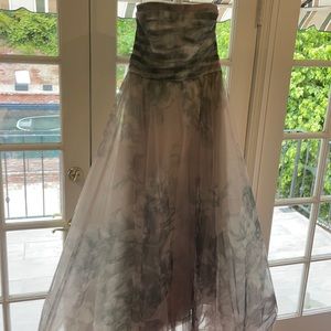 Jovani floral printed gown size 10 fits like a size 2/4. Perfect condition